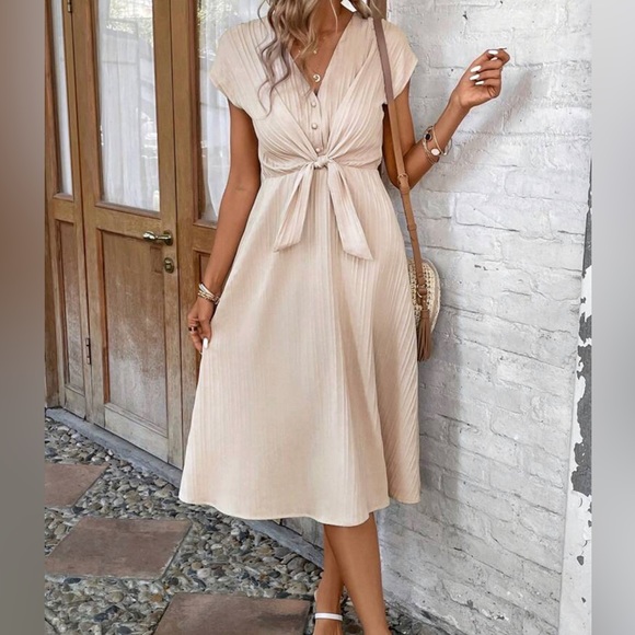 NWT, Women’s Front Tie, A-Line Dress, size small (4), Beige/Apricot - Picture 3 of 4